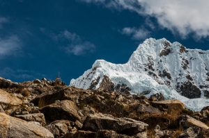 Gu&iacute;as de monta&ntilde;a rescatan a turista canadiense extraviada en el Nevado Alpamayo