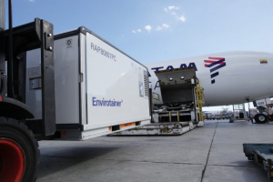 Latam ofrece transporte gratuito de vacunas en vuelos dom&eacute;sticos