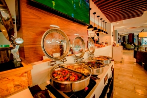 Lo mejor del desayuno y del almuerzo en el Bistro Brunch Dominical del Courtyard Lima Miraflores