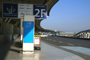 Francia restringe todos los viajes hacia y dese el exterior