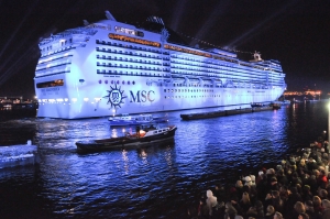 Grandes cruceros vuelven al mar en el Mediterr&aacute;neo en plena pandemia