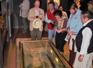 Pr&iacute;ncipe de B&eacute;lgica visita museo Tumbas Reales y queda deslumbrado con Se&ntilde;or de Sip&aacute;n