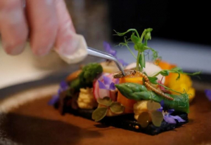 Restaurante franc&eacute;s sirve la comida del futuro: insectos