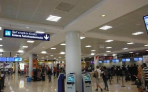 Aeropuerto de Canc&uacute;n pierde m&aacute;s de la mitad de turistas extranjeros