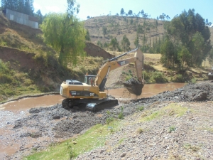 Provincia cusque&ntilde;a de Anta realiza trabajos de limpieza del cause del rio Hatunmayu para prevenir inundaciones