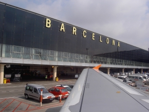 Aeropuertos de Barajas y El Prat tendr&aacute;n en 2018 un &lsquo;Parking Express&rsquo; gratuito para recoger viajeros
