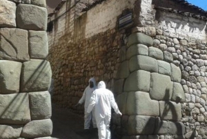 Especialistas buscan restaurar muro inca quemado por desadaptados