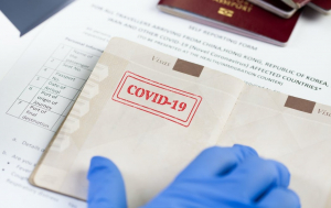 &iquest;Vulnera derechos el pasaporte de vacunaci&oacute;n contra la covid-19?