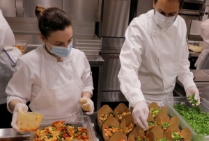 Chef de Nueva York transforma su restaurante con estrellas Michelin en una cocina ben&eacute;fica