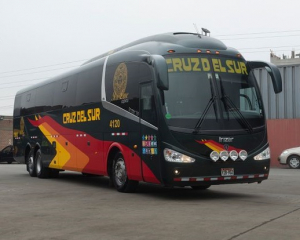 Cruz del Sur cancela rutas de manera temporal por bloqueos en la carretera Panamericana Norte y Sur