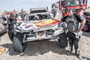 Oscar Fuertes y Diego Vallejo culminan su segundo Dakar con un podio heroico