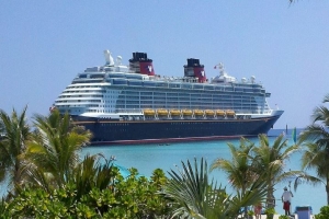 Crucero de Disney reinicia viajes en Florida