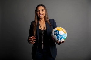 Destacada futbolista brasile&ntilde;a se convierte en L&iacute;der Global de Diversidad e Inclusi&oacute;n de LATAM (V&Iacute;DEO)