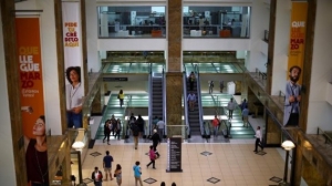 Baja de turistas argentinos inquieta al comercio de Santiago
