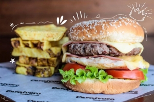 Celebran el d&iacute;a de la hamburguesa peruana repartiendo 2500 totalmente gratis