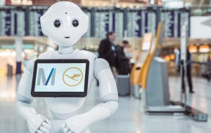 Un robot humanizado atiende a los pasajeros en el aeropuerto de M&uacute;nich