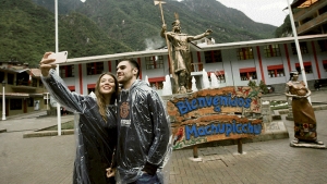 Machupicchu pueblo: los negocios y abusos con turistas en Cusco