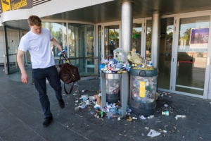 El aeropuerto de Ibiza, al borde de una emergencia sanitaria