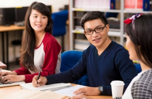 Estudiar en el extranjero: Manual b&aacute;sico del estudiante peruano para triunfar