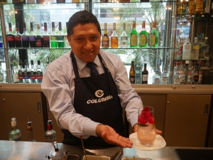 El programa bartender del Instituto Columbia presenta c&oacute;cteles para celebrar el d&iacute;a del Amor
