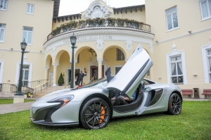Gran exhibici&oacute;n de autos de lujo en el Country Club Lima Hotel