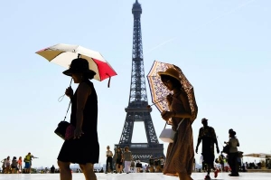 Par&iacute;s reabre la Torre Eiffel tras 8 meses de estar cerrada por la pandemia
