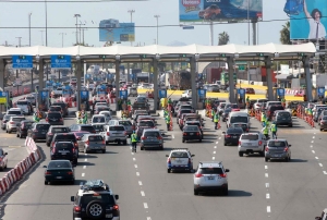 Habilitar&aacute;n dos carriles m&aacute;s para veh&iacute;culos que retornan hoy del sur