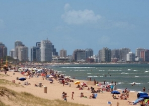 Uruguay planea pasar los festivos a viernes y lunes para impulsar el turismo interno