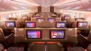 LATAM celebra la llegada de sus nuevas cabinas dibujando en vuelo un avi&oacute;n sobre Per&uacute;