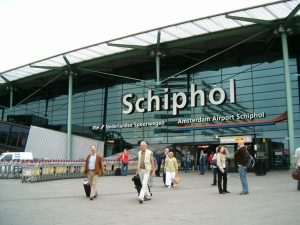 El aeropuerto de &Aacute;msterdam cancela temporalmente sus vuelos por tormenta