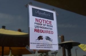 Restaurante inicia campa&ntilde;a anti inmunizaci&oacute;n recibiendo solo a clientes "no vacunados"