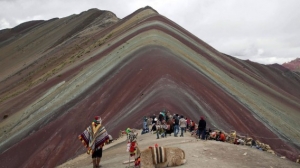 Proponen protocolo para regular visitas a monta&ntilde;a de colores Vinicunca