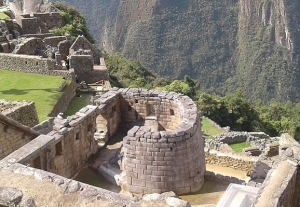Turistas de diferentes nacionalidades fueron detenidos por da&ntilde;ar y afectar el templo de Machu Picchu