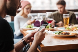 Glovo se suma a &ldquo;Unidos en la Mesa&rdquo; para contribuir a la reactivaci&oacute;n del sector gastron&oacute;mico en el pa&iacute;s