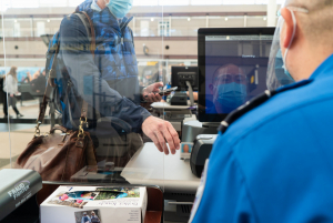 Estados Unidos exigir&aacute; PCR negativo a todos los pasajeros a&eacute;reos que lleguen del extranjero