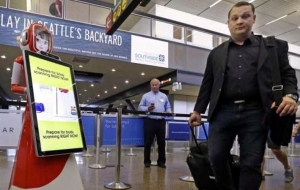 Robot asiste a viajeros en aeropuerto de Seattle