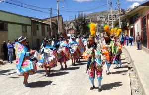 Cerro de Pasco celebra la Fiesta de Las Cruces con asistencia de turistas