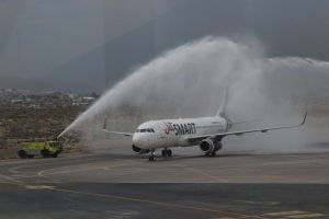 JetSMART inaugura nueva ruta internacional con vuelos directos a Santiago