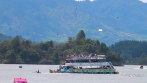 Al menos diez muertos y 31 desaparecidos por el naufragio de un barco tur&iacute;stico en Colombia
