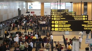 INEI: Movimientos de entradas de extranjeras y extranjeros disminuyeron 0,9%