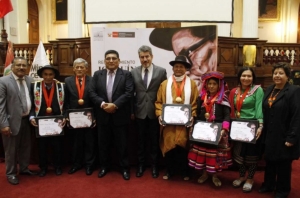 Mincetur distingue a artesanos de 4 regiones con medalla &ldquo;Joaqu&iacute;n L&oacute;pez Antay&rdquo;