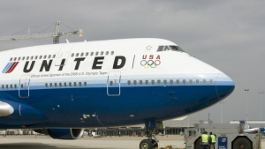 United Airlines proh&iacute;be embarcar a tres pasajeras en un vuelo por llevar 'leggins'