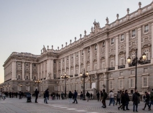 Espa&ntilde;a estudia ofrecer bonos &lsquo;a la italiana&rsquo; para estimular el turismo nacional