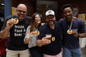 Prepar&aacute;ndose para el Carnaval, bares de R&iacute;o de Janeiro lanzan "olimpiada et&iacute;lica"