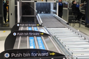 American Airlines y TSA lanzan filas de revisi&oacute;n automatizada en el aeropuerto internacional de Miami