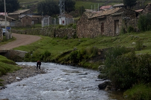 Sacsamarca: relatos en un pueblo de piedra