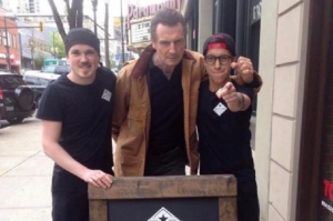 Actor Liam Neeson se presenta en un restaurante que le ofreci&oacute; comida gratis