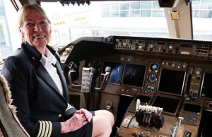 Tras 27 a&ntilde;os de servicio, se retira la primera mujer brit&aacute;nica comandante de un Boeing 747