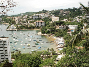 Acapulco dispara contagios tras abrir turismo en contraste a Canc&uacute;n