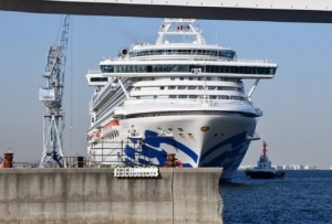 El crucero "Diamond Princess", que fue foco del coronavirus, deja el puerto de Yokohama
